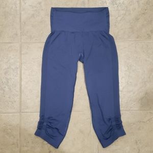 CALIA Ruched Cropped Capri Legging